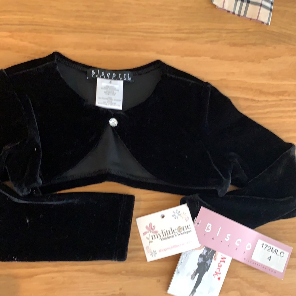 Black velvet shrug with Crystal button